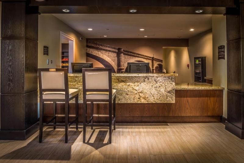 Hotel Fairfield & By Marriott Sacramento 3*