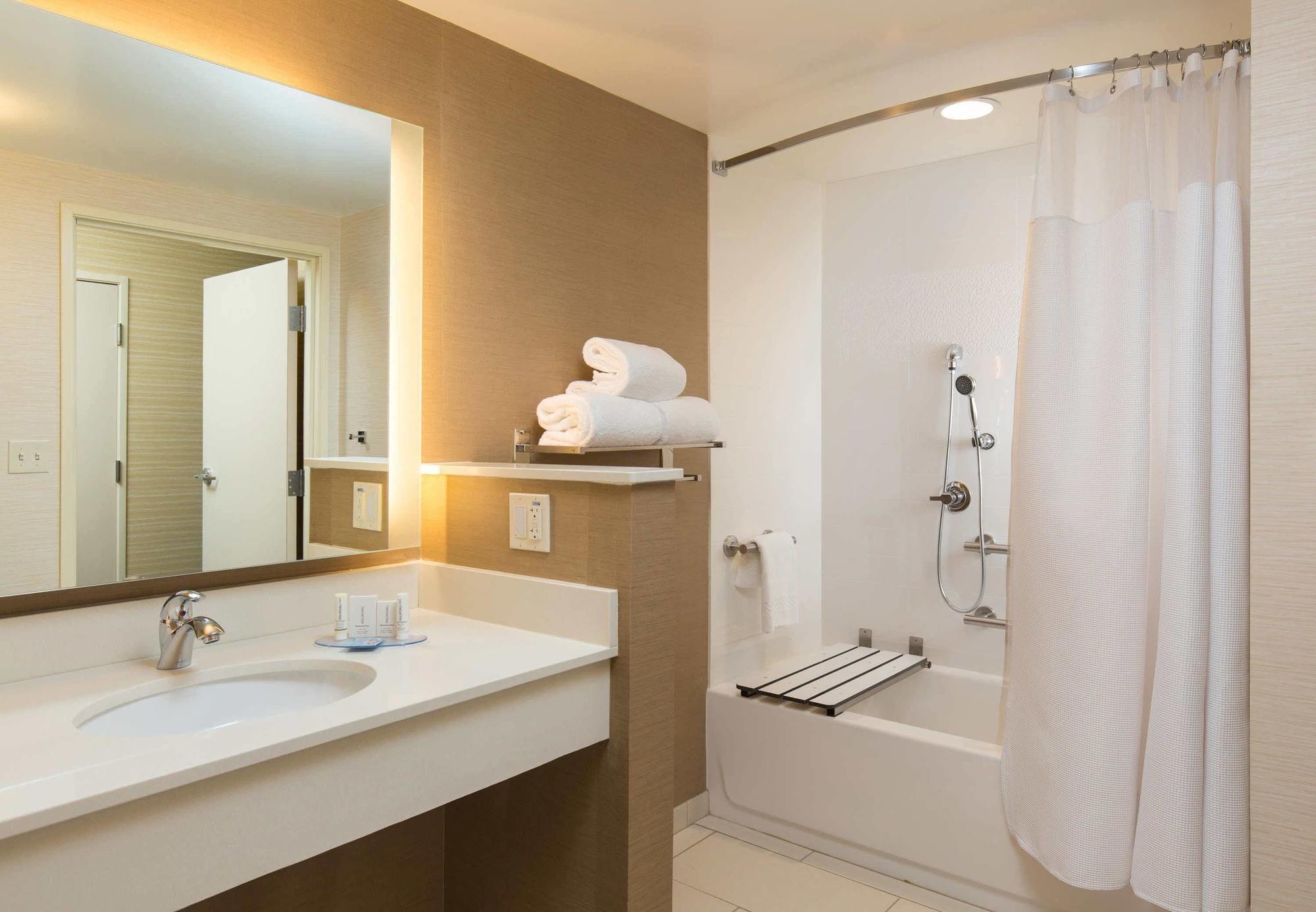 Hotel Fairfield & By Marriott Sacramento Folsom