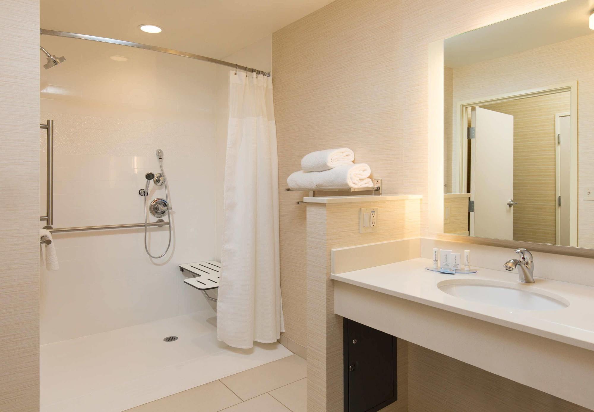 Fairfield & By Marriott Sacramento Hotel